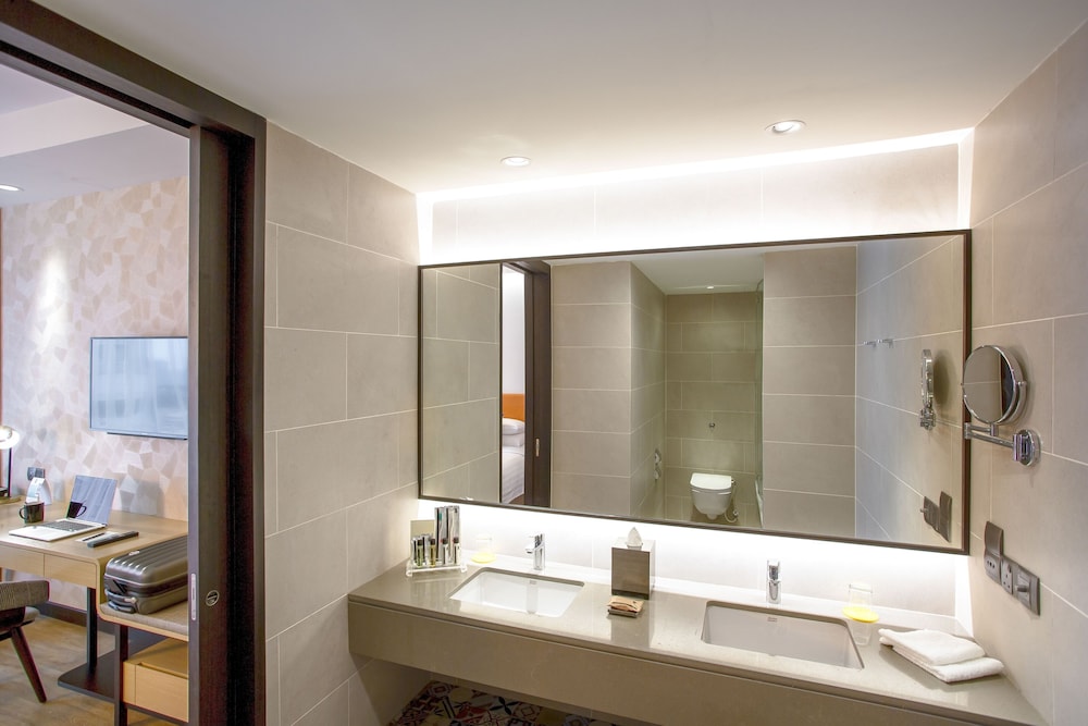 Executive Suite, 1 King Bed - Photo 4