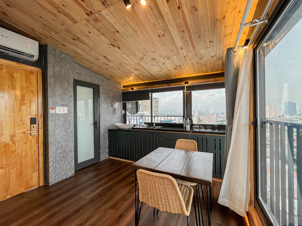 Premier Studio Panoramicview - Photo 7