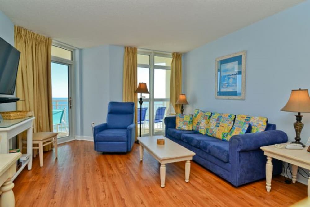 Deluxe Condo, 2 Bedrooms, Ocean View, Oceanfront (733) photo 1