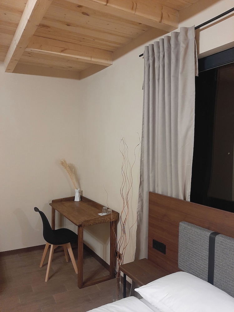 Economy Double Room, Mountain View photo 2