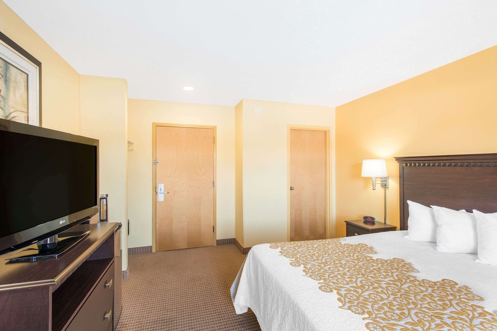 Standard Room, 1 Queen Bed photo 1
