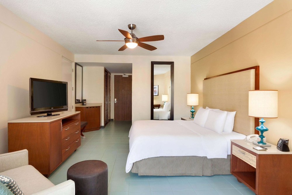 Balcony Pool View Room with 1 King Bed - Photo 4
