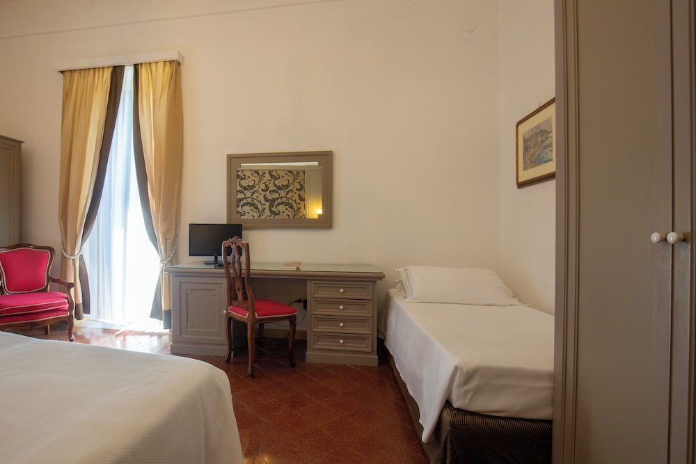 Superior Premium Room with Side Sea View - Photo 2