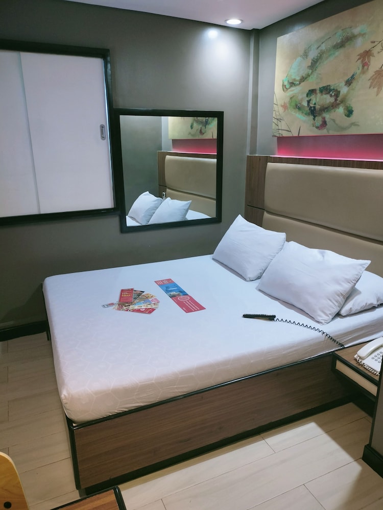 Executive Room - Photo 1