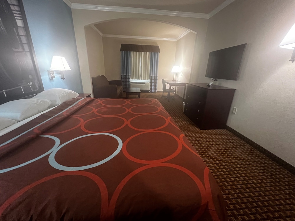 Studio Suite, 1 King Bed, Non Smoking - Photo 4