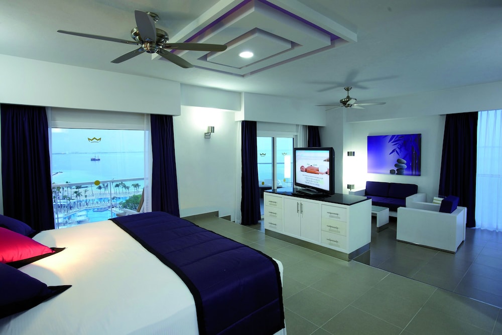 Suite, Jetted Tub, Sea View (M)