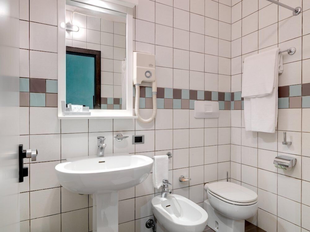Standard Triple Room photo 2