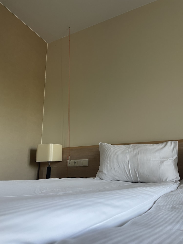 Standard Room, 1 King Bed, Accessible - Photo 6