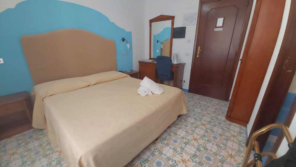 Economy Double or Twin Room photo 2