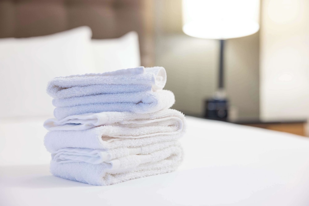 Suite, Multiple Beds, Refrigerator & Microwave (2 Rooms, Upper Floor, Interior Suite) photo 2