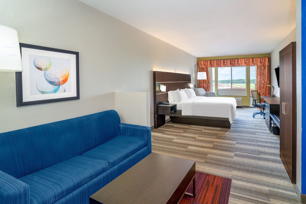 Suite, 1 King Bed - Photo 3