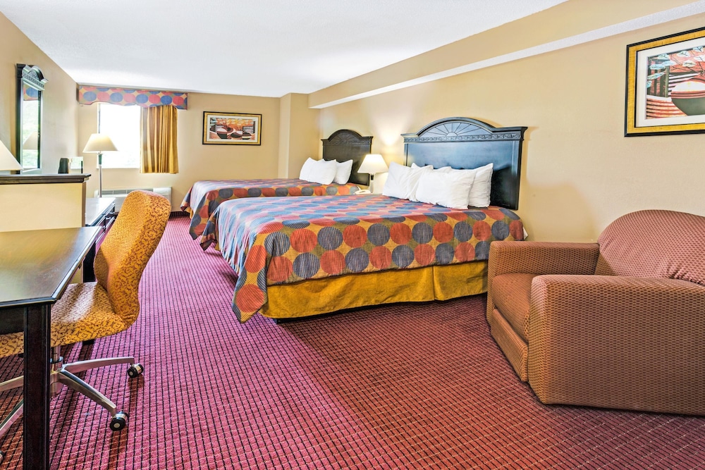 Suite, 2 Queen Beds - Photo 1