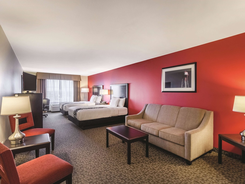 Deluxe Suite, 2 Queen Beds, Non Smoking - Photo 1