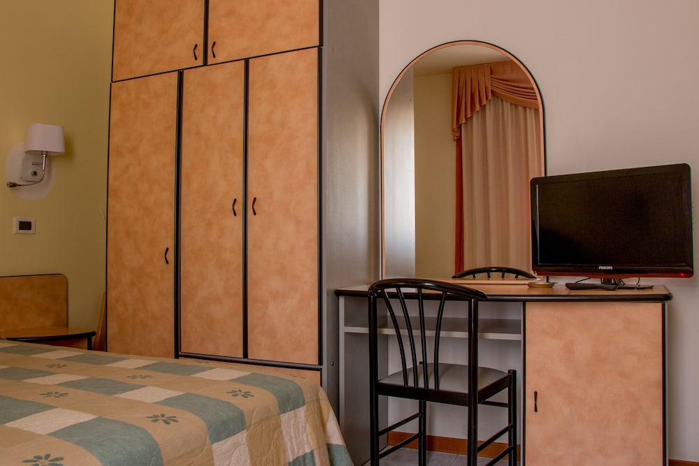 Standard Triple Room, 1 Bedroom photo 2