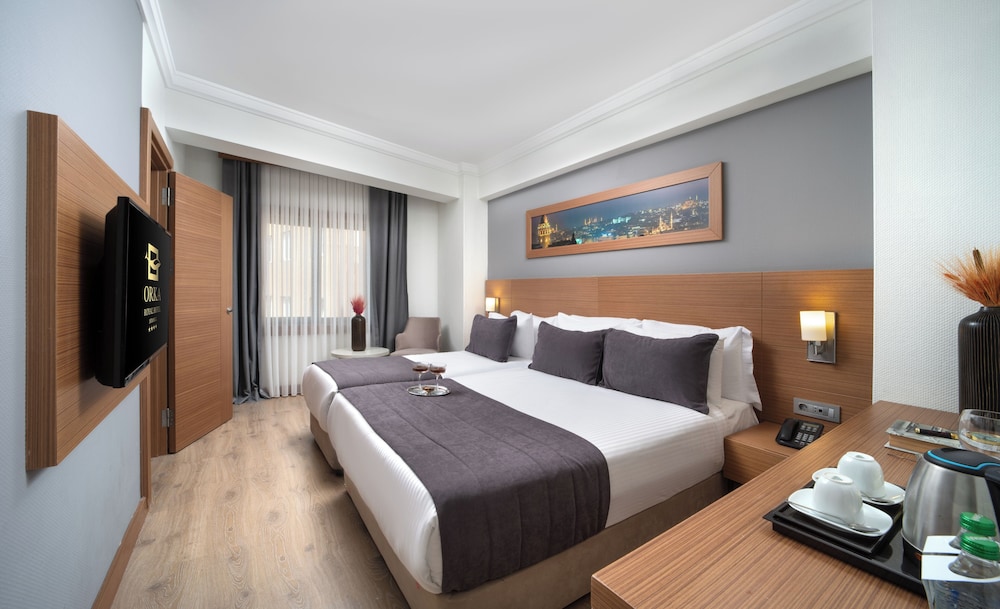 Family Suite, 1 Bedroom, City View photo 2