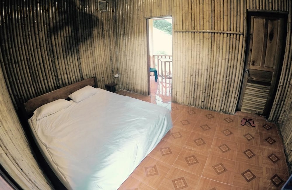 Panoramic Bungalow with Balcony and Hill View photo 1