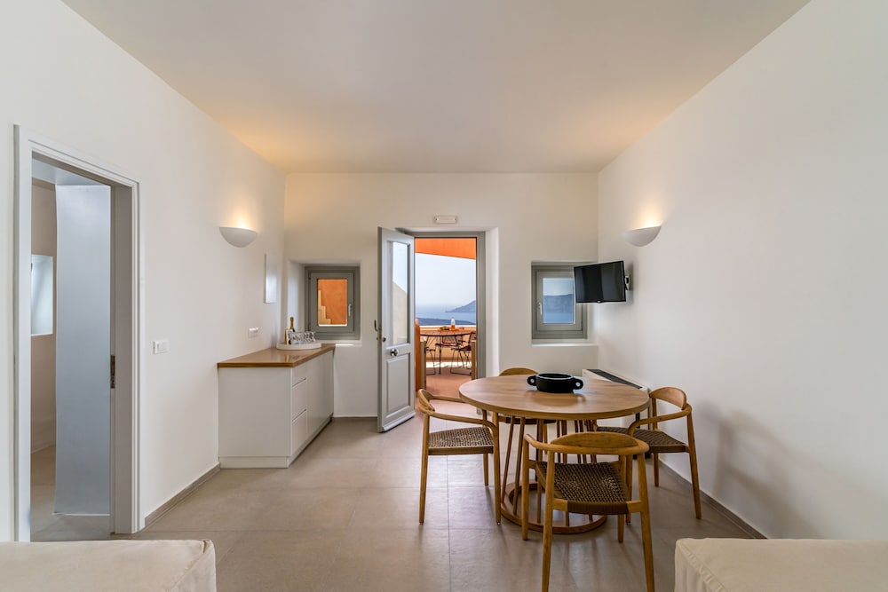 King Suite with Seaview and outdoor Hottub Caldera View - Photo 6