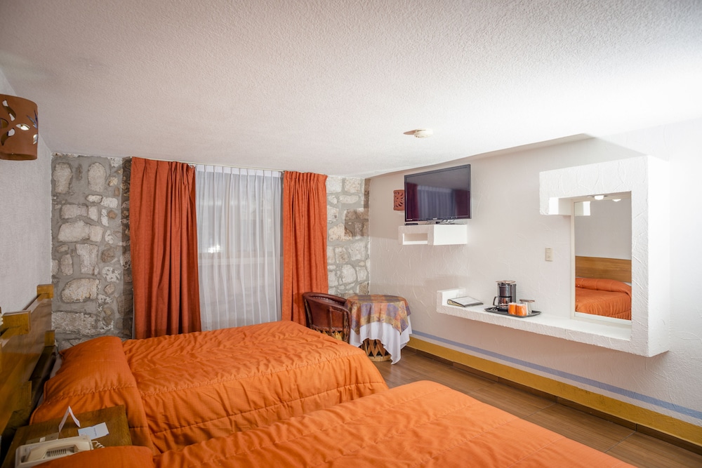 Room, 2 Double Beds, Non Smoking - Photo 5