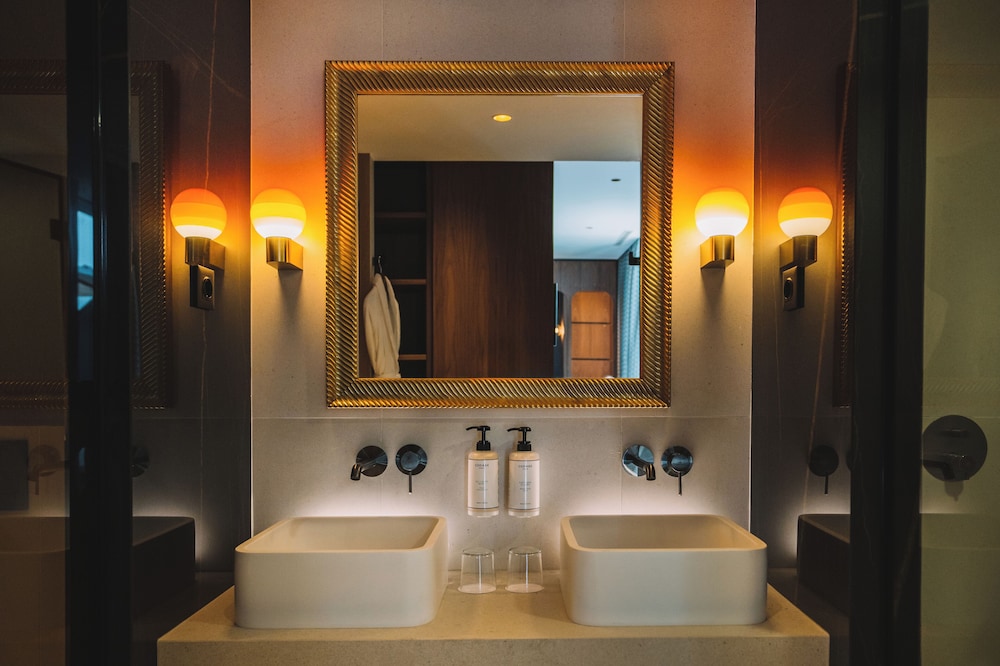 Suite, Balcony - Photo 12