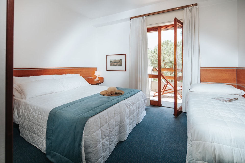 Triple Room, Balcony photo 1