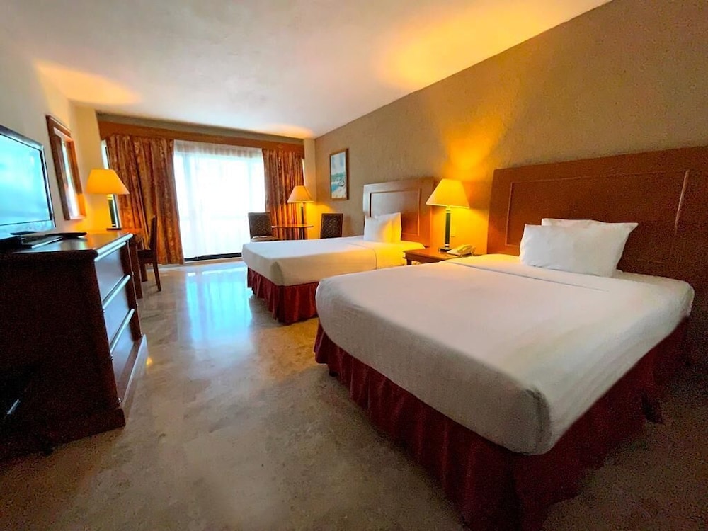 Standard Room, 2 Double Beds, City View