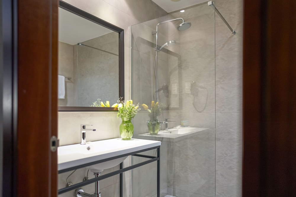 Double or Twin Room - Photo 18