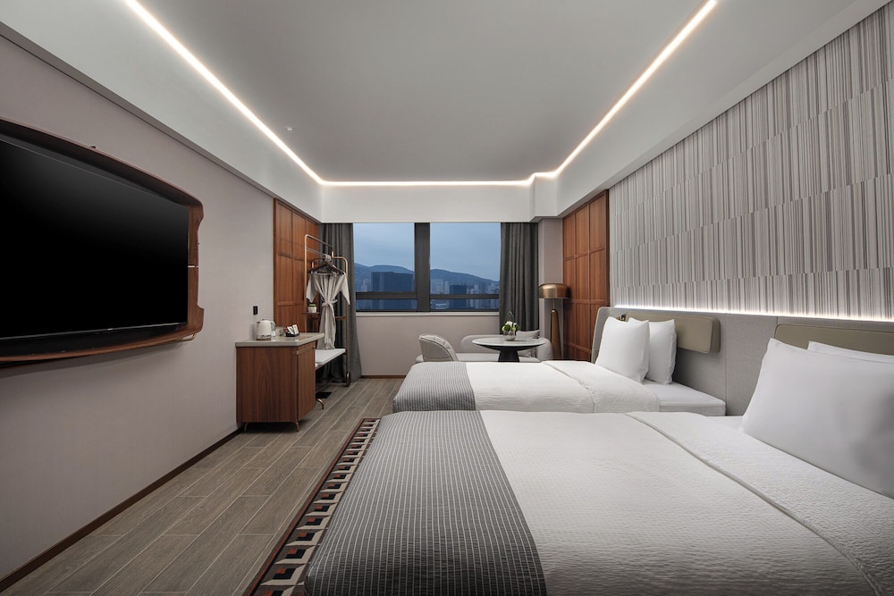 Grand Double or Twin Room, City View photo 3