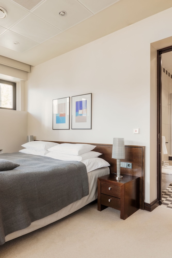 Loft Suite on 2 Floors 65m2(700 sq ft) photo 2