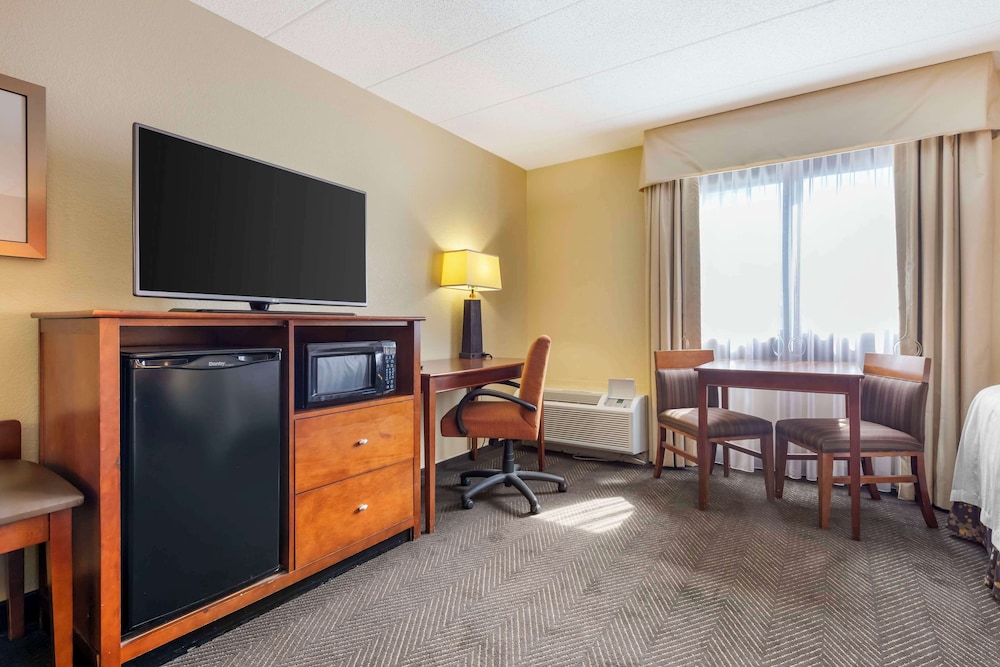 Standard Room, 2 Queen Beds, Accessible, Non Smoking - Photo 3