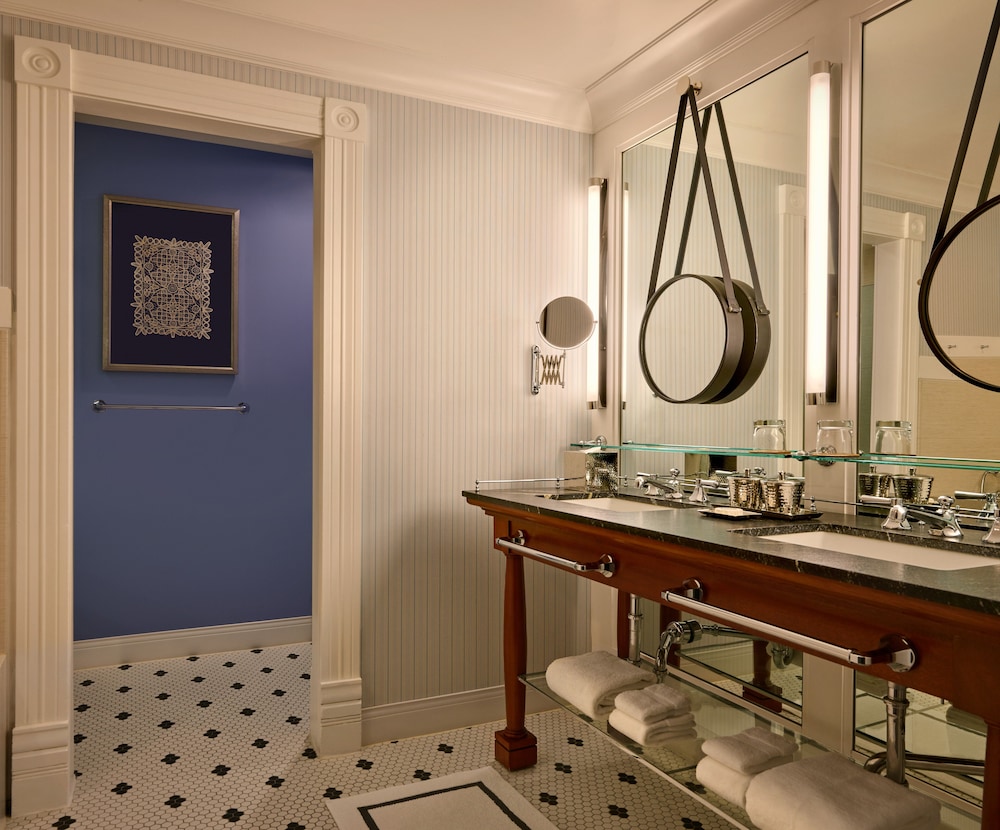 Junior Suite, Poolside