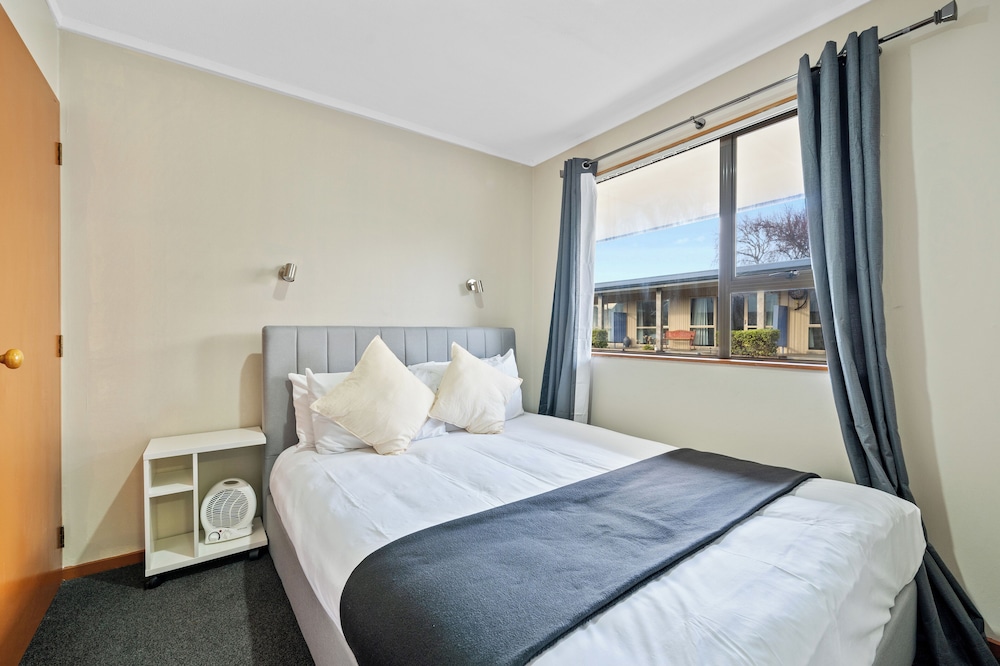 Luxury Apartment, 3 Bedrooms, Kitchenette photo 3