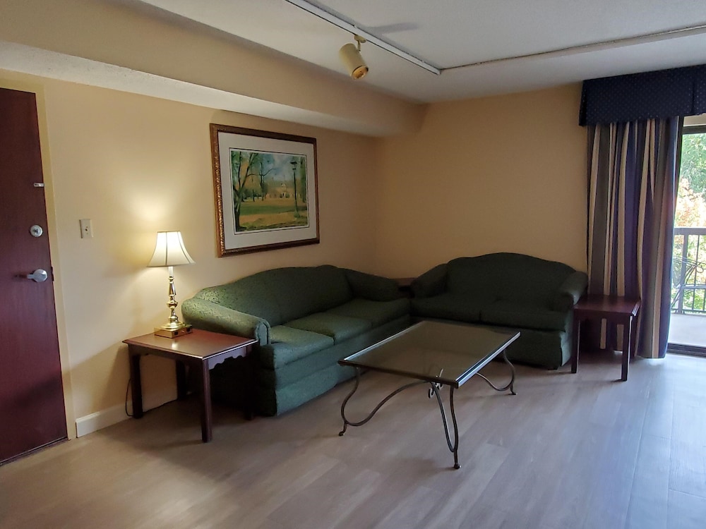 Signature Suite, Multiple Beds, Non Smoking (Parlor Suite, One-Bedroom) photo 1