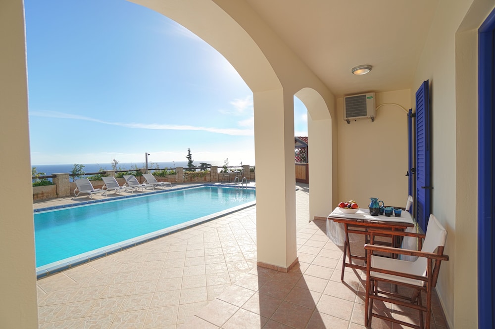 Apartment with Sea View - Photo 5