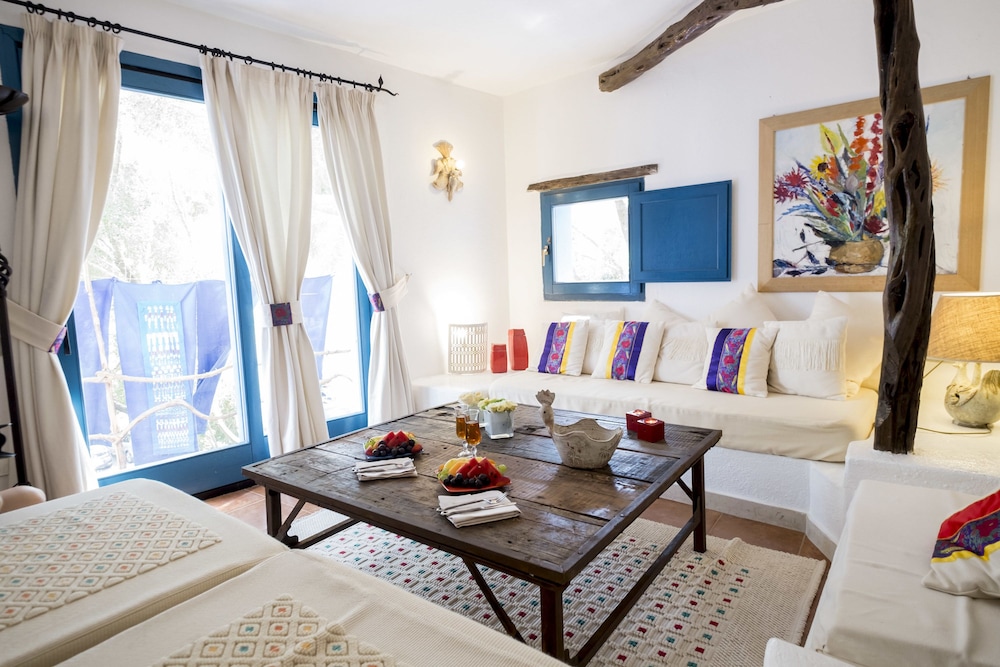 Suite - Photo 1