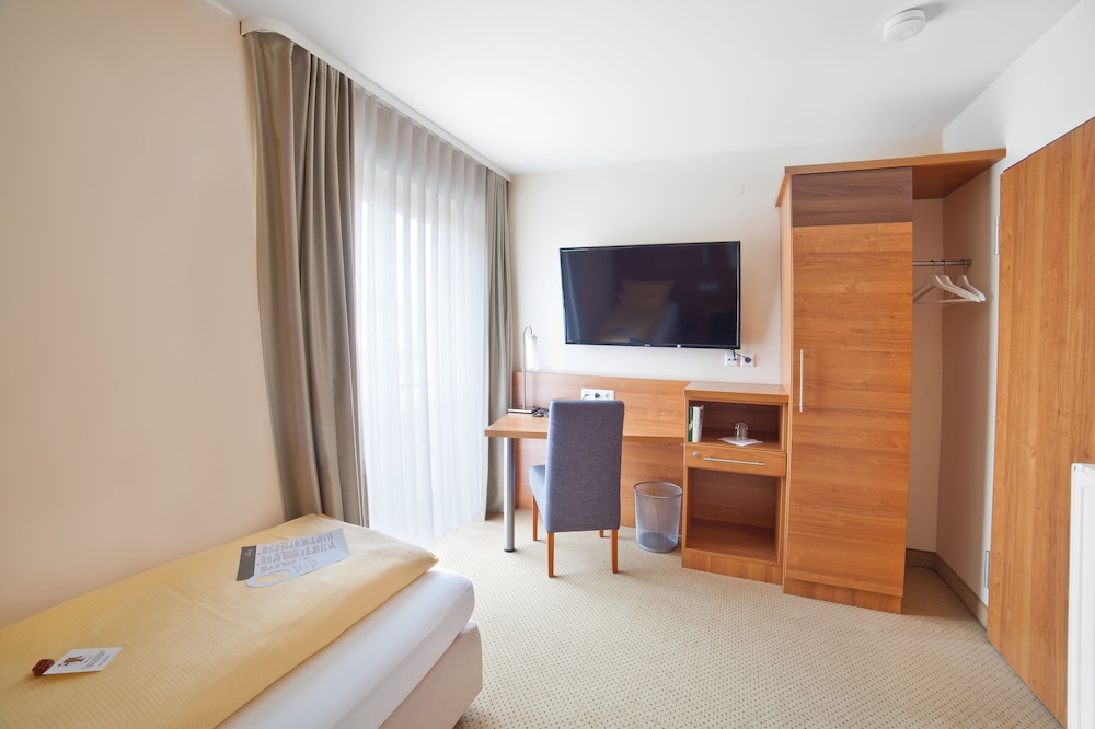 Basic Single Room photo 2