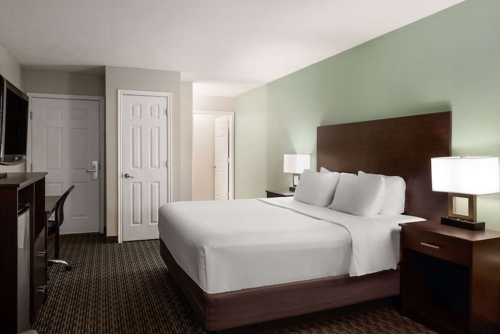 Suite, 1 King Bed, Non Smoking, Jetted Tub - Photo 1