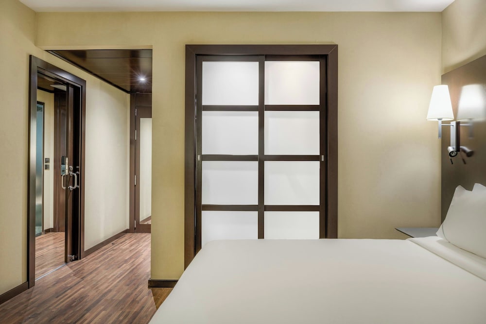 Standard Room, 1 Queen Bed