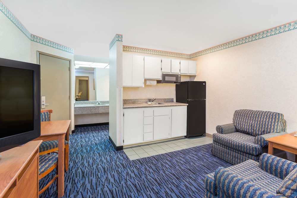Suite, 2 Double Beds, Non Smoking (2 Double Beds) - Photo 4