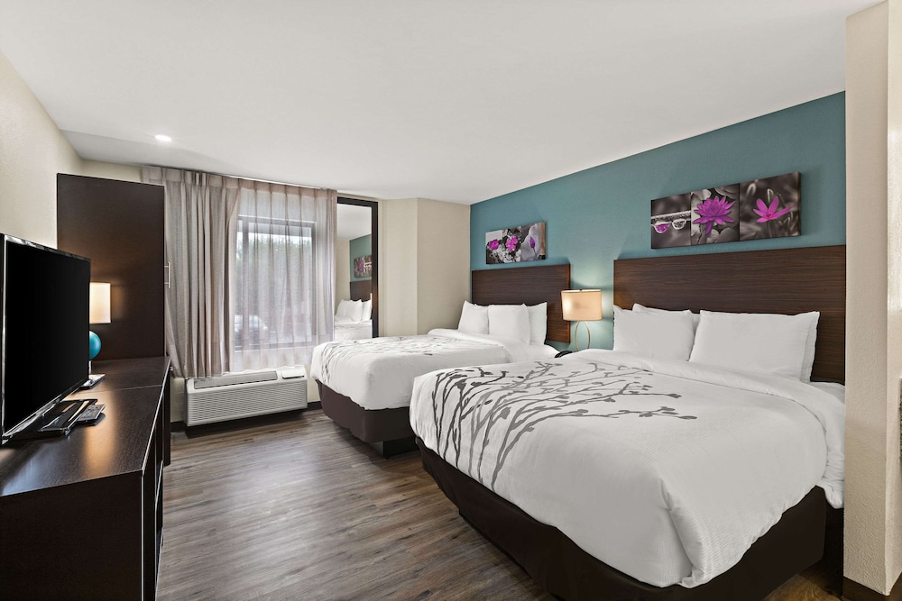 Standard Room, 2 Queen Beds, Non Smoking - Photo 1
