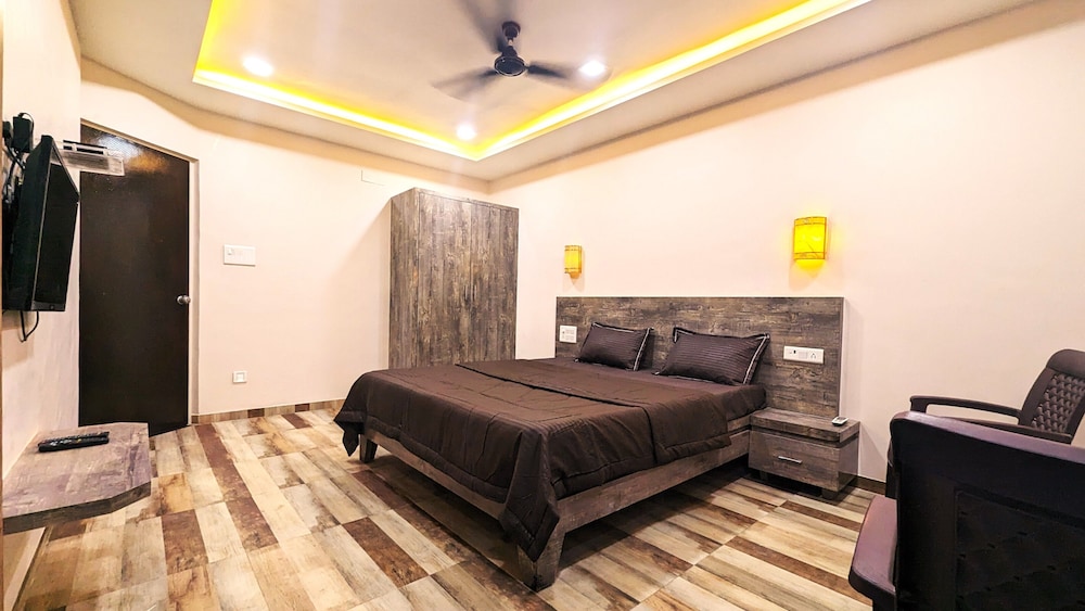 Deluxe Room - Photo 13