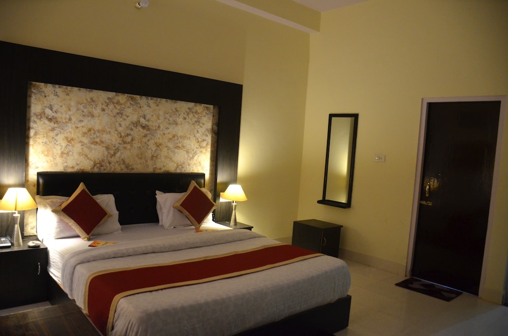 Standard Double Room, 1 King Bed, Non Smoking - Photo 3