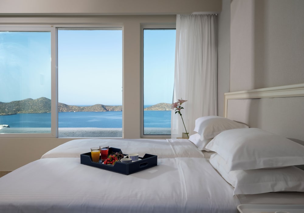 Three Bedroom Prestige Villa, Private Pool, Sea View