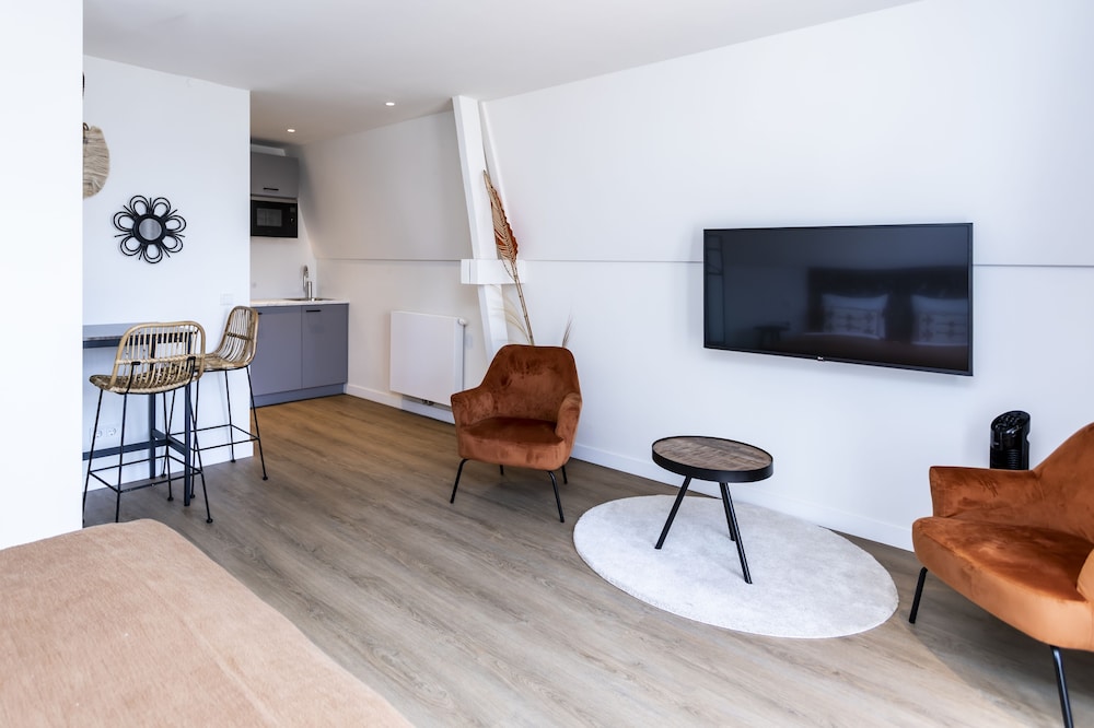 Luxury Studio photo 2
