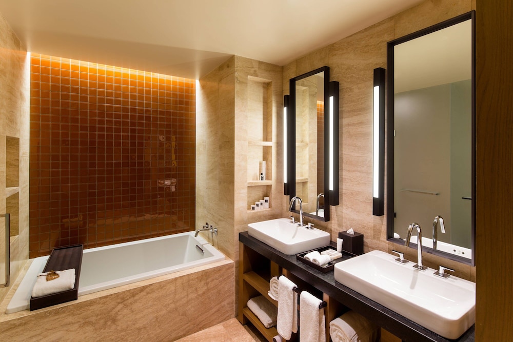 Suite, 1 King Bed With Sofa Bed, Oceanfront