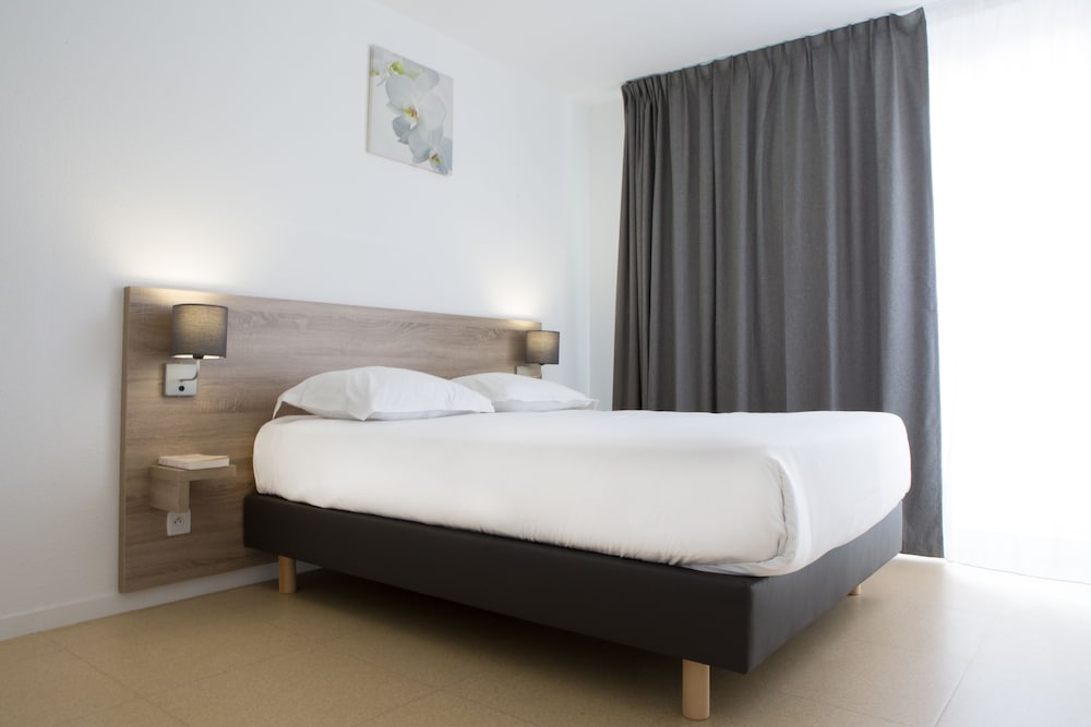 Standard Room, 1 Double Bed with Sofa bed, Non Smoking - Photo 2