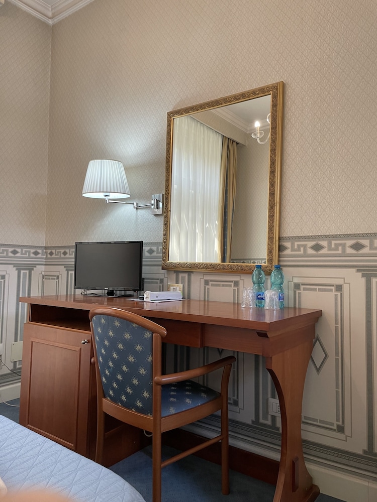 Comfort Room, 1 King Bed, Ensuite, Park View photo 2