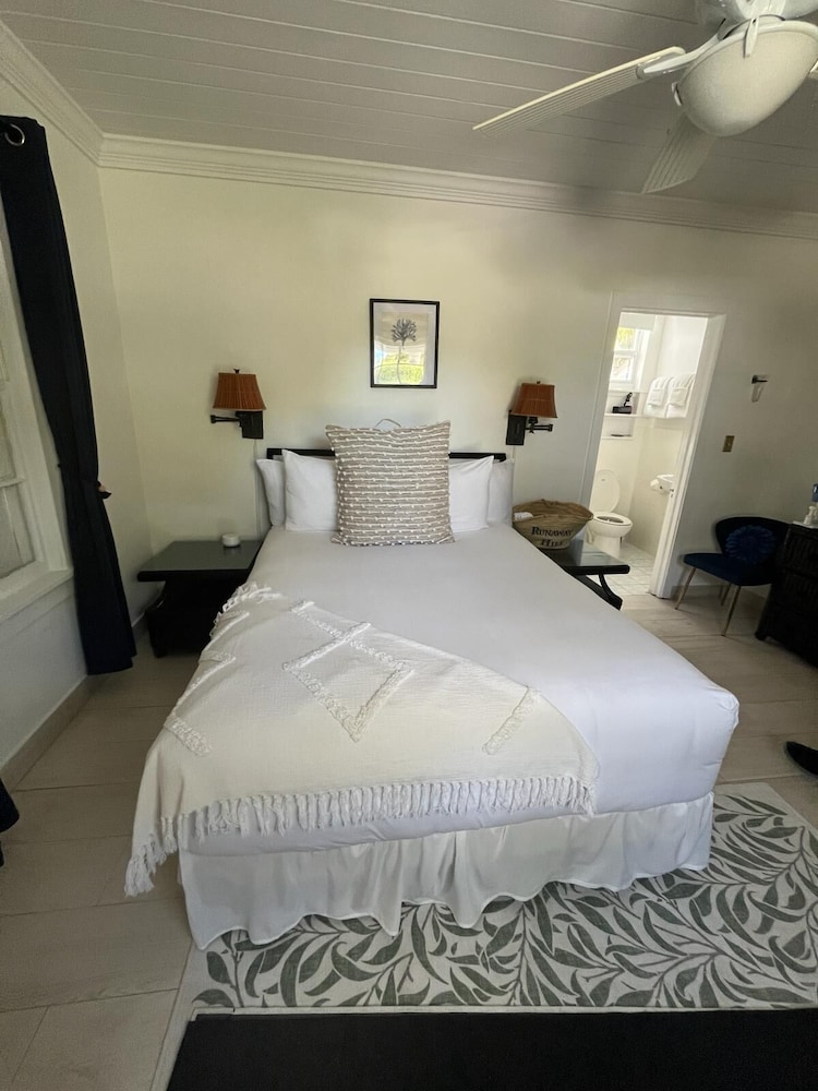 Room, 1 Queen Bed, Courtyard View, Courtyard Area