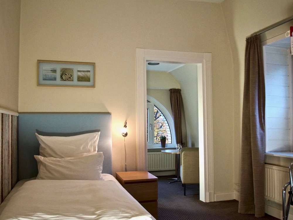 Comfort Single Room, Private Bathroom, Partial Sea View photo 1