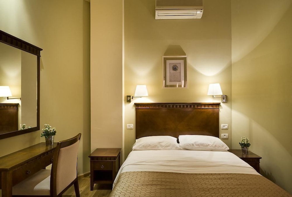 Classic Triple Room - Photo 1