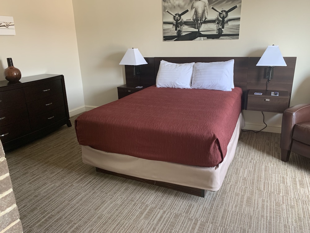 Suite, 1 Queen Bed with Sofa bed, Jetted Tub photo 2